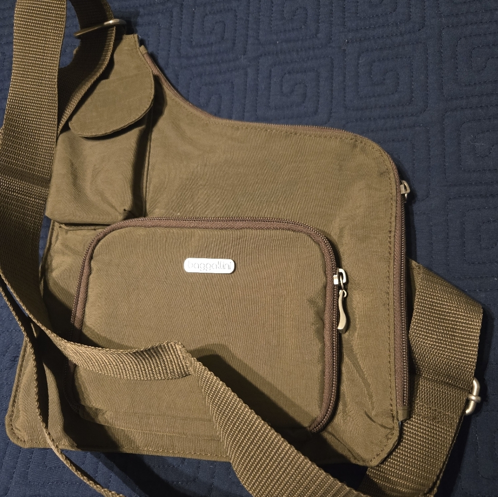 Baggallini crossbody purse